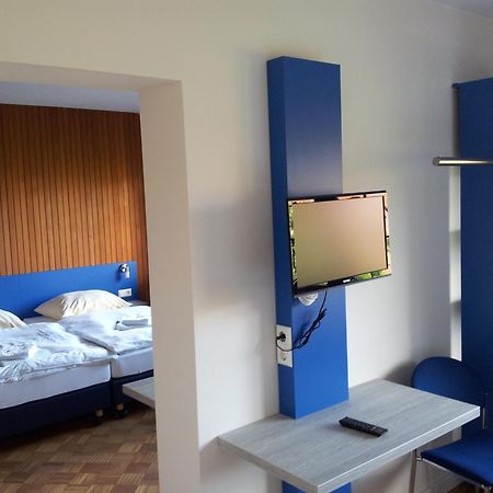 Smart Hostel by Landgasthof Velber 24h7d Seelze Exterior foto