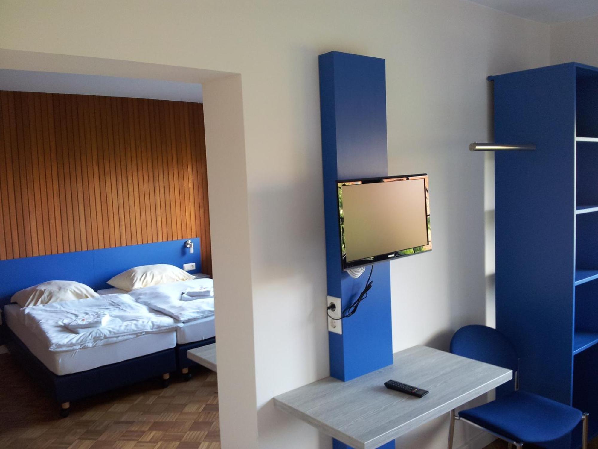 Smart Hostel by Landgasthof Velber 24h7d Seelze Exterior foto