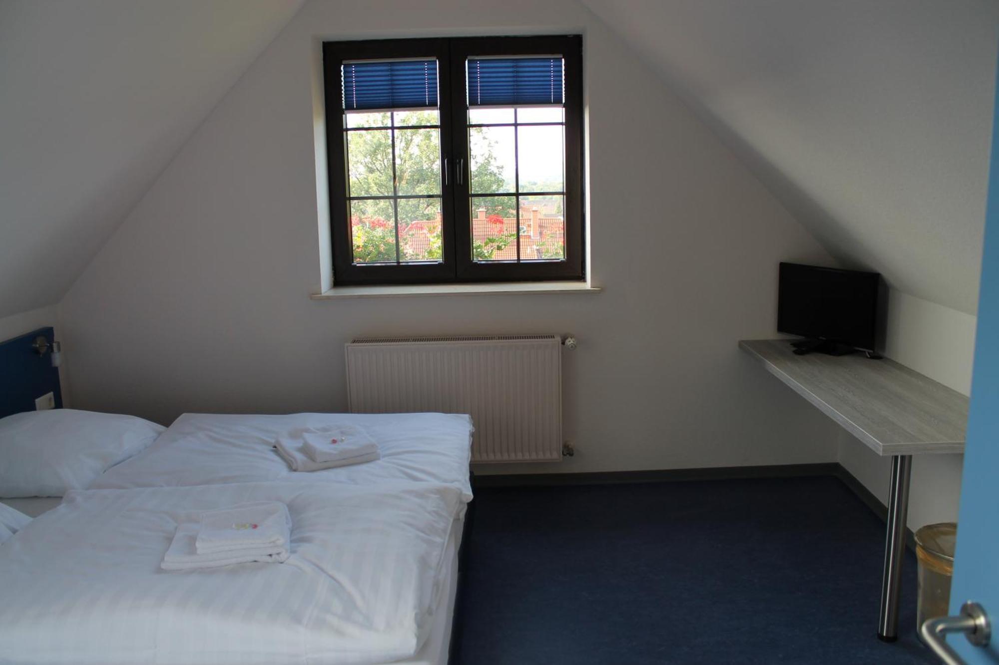 Smart Hostel by Landgasthof Velber 24h7d Seelze Exterior foto
