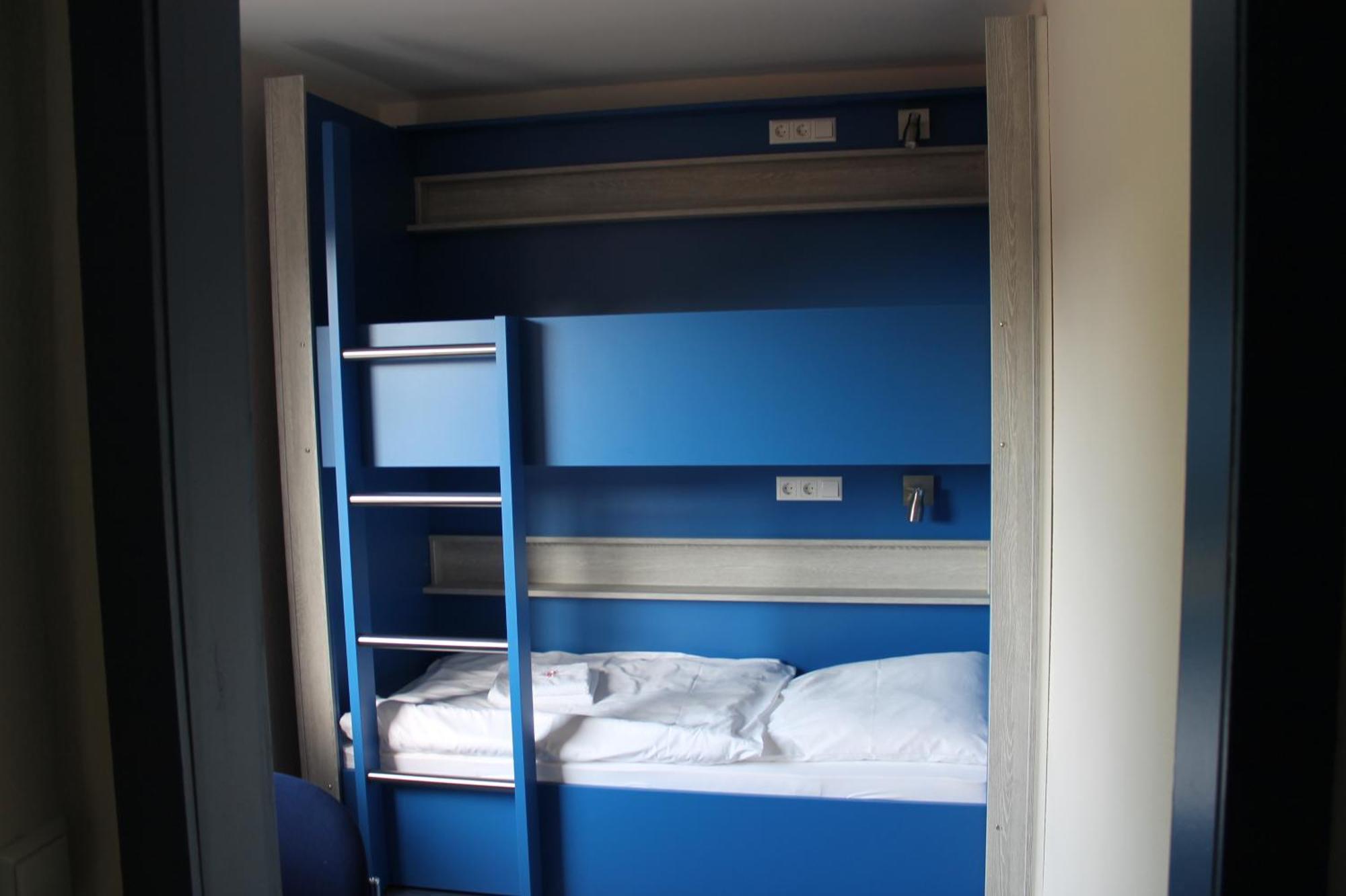Smart Hostel by Landgasthof Velber 24h7d Seelze Exterior foto