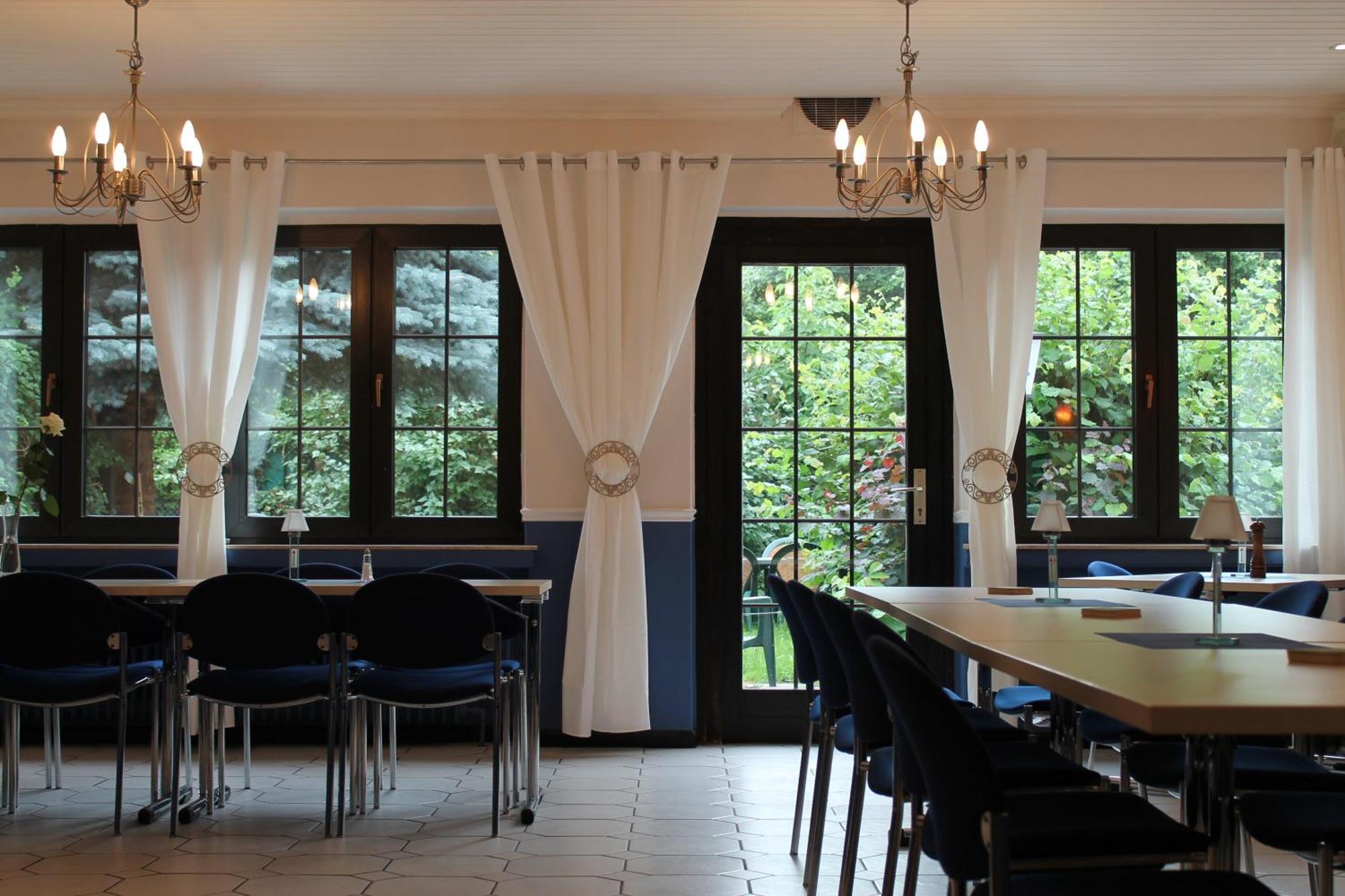 Smart Hostel by Landgasthof Velber 24h7d Seelze Exterior foto