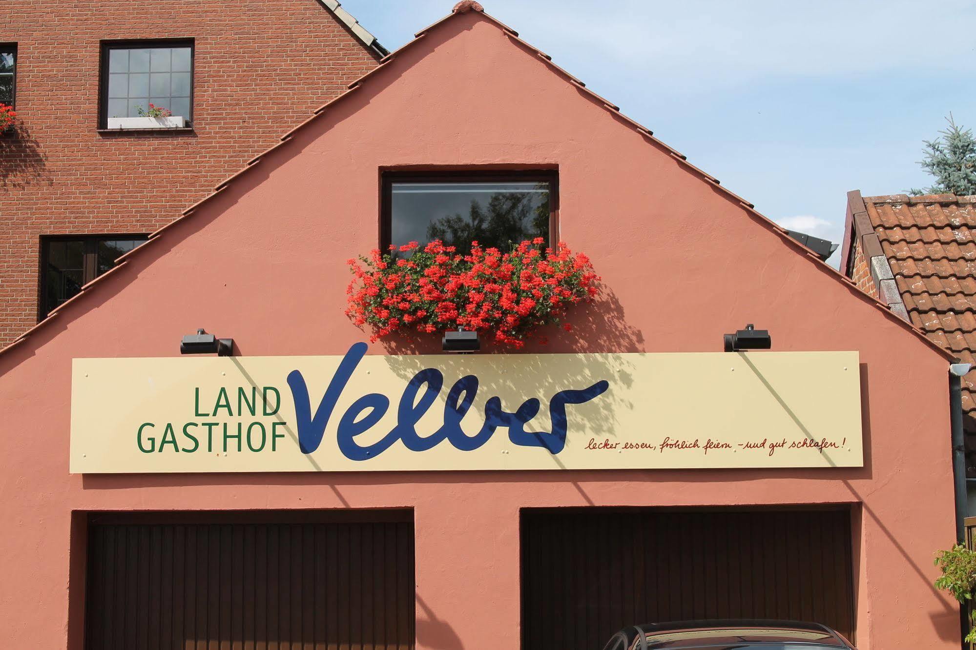 Smart Hostel by Landgasthof Velber 24h7d Seelze Exterior foto