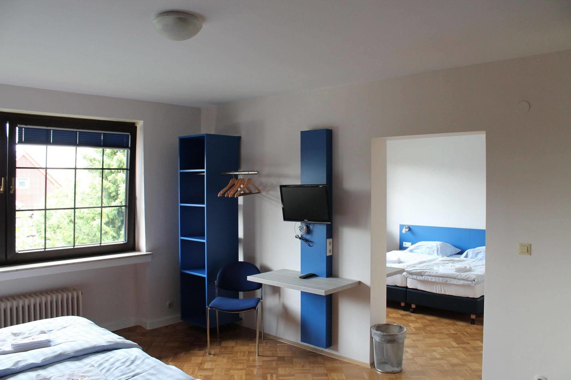 Smart Hostel by Landgasthof Velber 24h7d Seelze Exterior foto